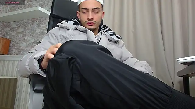 Snapshot of BrandonTate chatting on 26, 11, 2025 BrandonTate online show from 26, 11, 2025