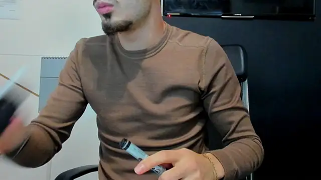 Snapshot of BrandonTate chatting on 18, 12, 2025 BrandonTate online show from 18, 12, 2025