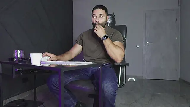 Snapshot of mattmasterss chatting on 21, 10, 2025 mattmasterss online show from 21, 10, 2025