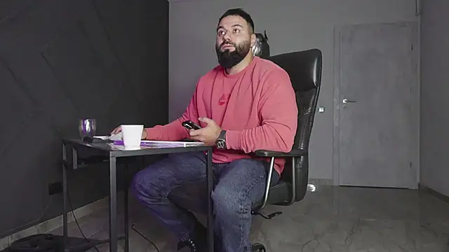 Snapshot of mattmasterss chatting on 30, 10, 2025 mattmasterss online show from 30, 10, 2025