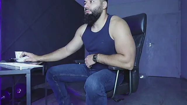 Snapshot of mattmasterss chatting on 17, 11, 2025 mattmasterss online show from 17, 11, 2025