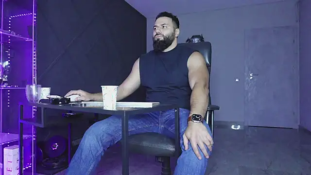 Snapshot of mattmasterss chatting on 18, 11, 2025 mattmasterss online show from 18, 11, 2025