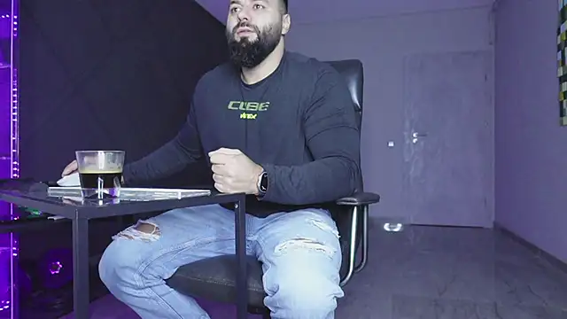 Snapshot of mattmasterss chatting on 14, 12, 2025 mattmasterss online show from 14, 12, 2025