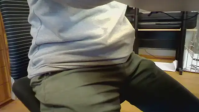 Snapshot of 10_1992 chatting on 12, 11, 2025 10 1992 online show from 12, 11, 2025