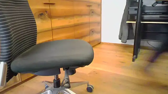 Snapshot of 10_1992 chatting on 28, 11, 2025 10 1992 online show from 28, 11, 2025