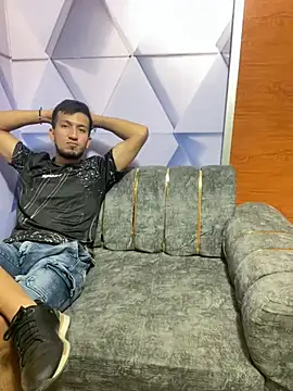 Snapshot of royalgirls_x chatting on 18, 2, 2025 royalgirls x online show from 18, 2, 2025