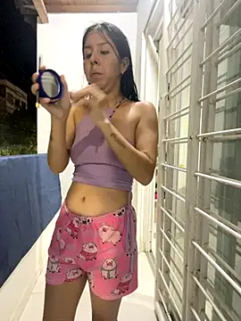 Snapshot of royalgirls_x chatting on 20, 9, 2025 royalgirls x online show from 20, 9, 2025