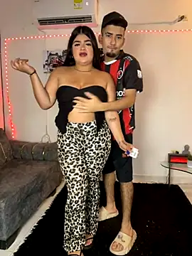 Snapshot of royalgirls_x chatting on 21, 11, 2025 royalgirls x online show from 21, 11, 2025