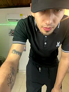 Snapshot of royalgirls_x chatting on 27, 11, 2025 royalgirls x online show from 27, 11, 2025