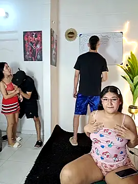 Snapshot of royalgirls_x chatting on 27, 2, 2026 royalgirls x online show from 27, 2, 2026