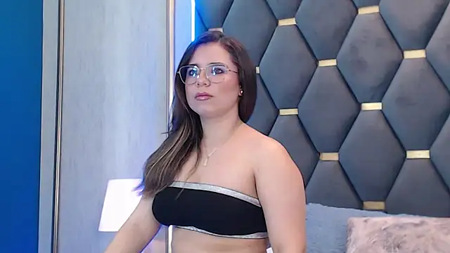 ThaniaJones online show from 10, 1, 2026