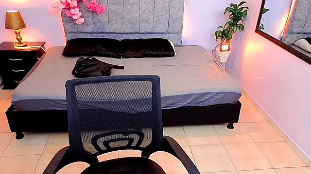 Lana stone  online show from 4, 10, 2025