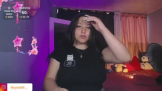 Snapshot of Kym_Owens chatting on 26, 10, 2025 Kym Owens online show from 26, 10, 2025