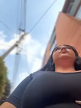 Snapshot of Kym_Owens chatting on 27, 10, 2025 Kym Owens online show from 27, 10, 2025