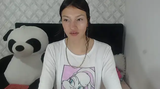 Snapshot of Emma-Wilson chatting on 25, 2, 2025 Emma-Wilson online show from 25, 2, 2025