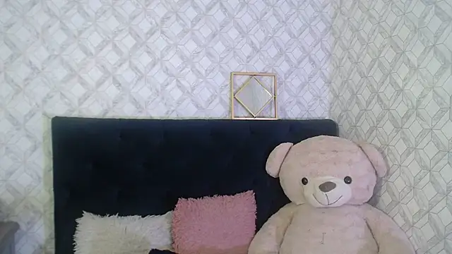 Snapshot of Emma-Wilson chatting on 6, 10, 2025 Emma-Wilson online show from 6, 10, 2025