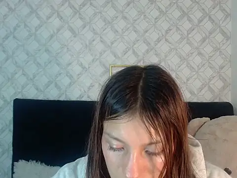 Snapshot of Emma-Wilson chatting on 27, 11, 2025 Emma-Wilson online show from 27, 11, 2025