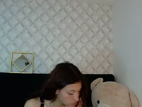 Snapshot of Emma-Wilson chatting on 28, 11, 2025 Emma-Wilson online show from 28, 11, 2025