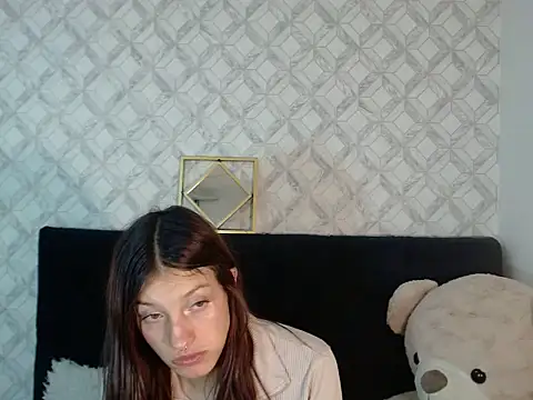 Snapshot of Emma-Wilson chatting on 5, 12, 2025 Emma-Wilson online show from 5, 12, 2025