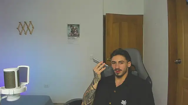 Snapshot of David_Brown18 chatting on 16, 1, 2025 David Brown18 online show from 16, 1, 2025