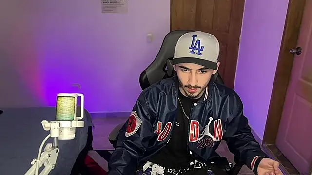 Snapshot of David_Brown18 chatting on 4, 2, 2025 David Brown18 online show from 4, 2, 2025