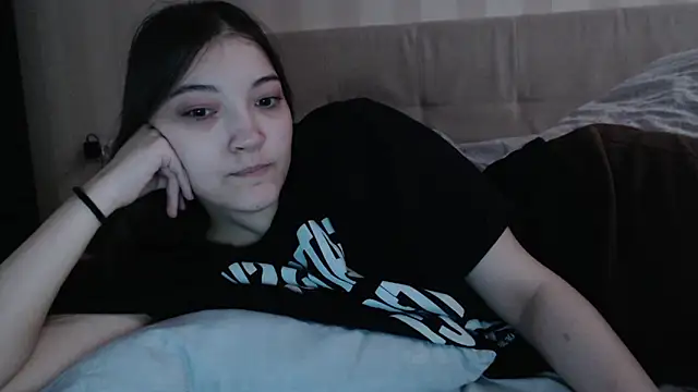 Snapshot of AlisaDevis chatting on 14, 12, 2025 AlisaDevis online show from 14, 12, 2025