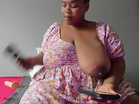 Snapshot of ThickLeeyanaX chatting on 18, 12, 2024 ThickLeeyanaX online show from 18, 12, 2024