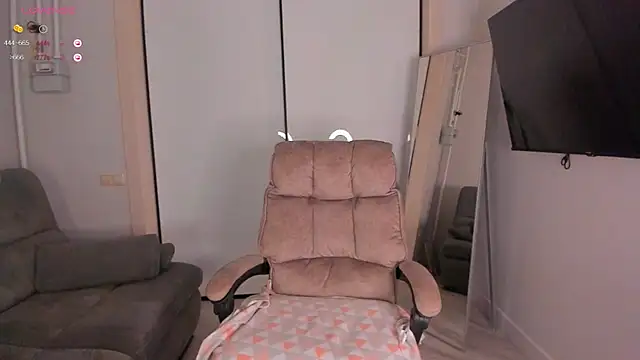 Snapshot of helen_ramsay chatting on 13, 10, 2025 helen ramsay online show from 13, 10, 2025