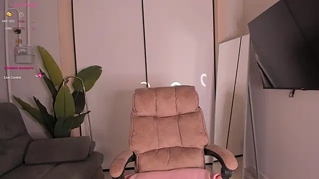 Snapshot of helen_ramsay chatting on 31, 10, 2025 helen ramsay online show from 31, 10, 2025