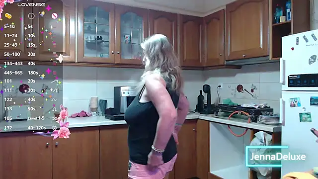 Snapshot of JennaDeluxe chatting on 13, 6, 2026 JennaDeluxe online show from 13, 6, 2026