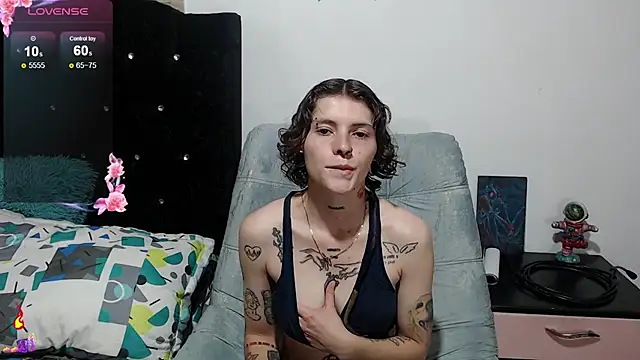 Snapshot of pretty_cristal69 chatting on 21, 10, 2025 pretty cristal69 online show from 21, 10, 2025