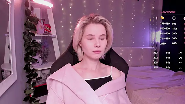 Snapshot of enigma_mia chatting on 5, 10, 2025 enigma mia online show from 5, 10, 2025