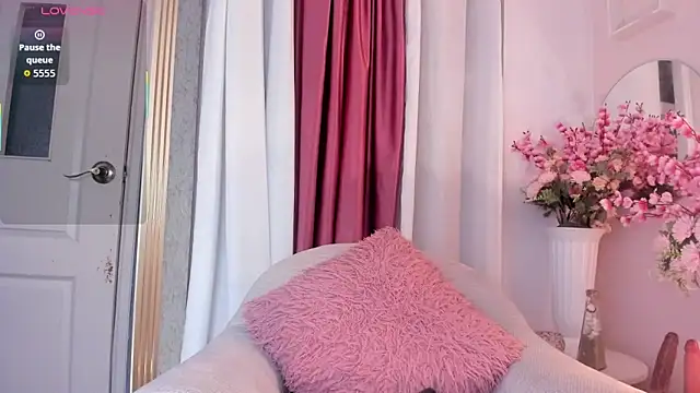 scarlet fostt  online show from 22, 11, 2025