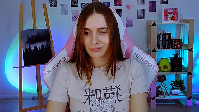 Snapshot of AliceCharmy chatting on 8, 1, 2025 AliceCharmy online show from 8, 1, 2025