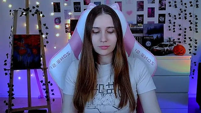 Snapshot of AliceCharmy chatting on 23, 10, 2025 AliceCharmy online show from 23, 10, 2025