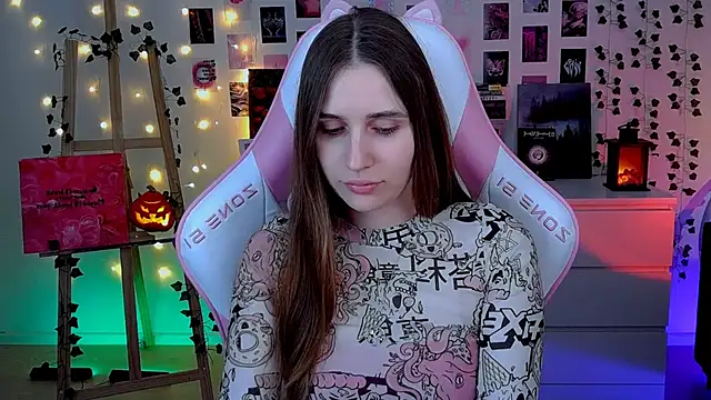 Snapshot of AliceCharmy chatting on 24, 10, 2025 AliceCharmy online show from 24, 10, 2025