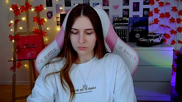 Snapshot of AliceCharmy chatting on 28, 11, 2025 AliceCharmy online show from 28, 11, 2025