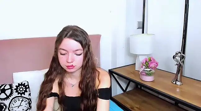 Snapshot of GraceLips chatting on 5, 2, 2025 GraceLips online show from 5, 2, 2025