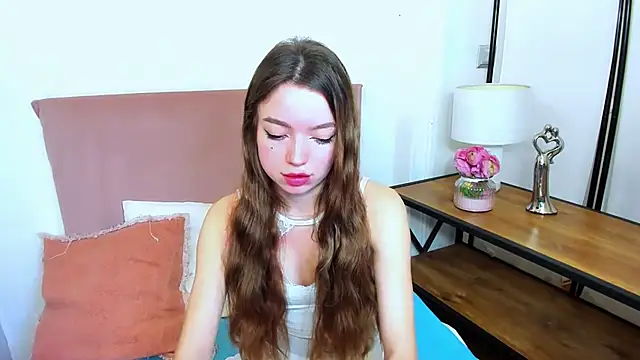 Snapshot of GraceLips chatting on 4, 3, 2025 GraceLips online show from 4, 3, 2025