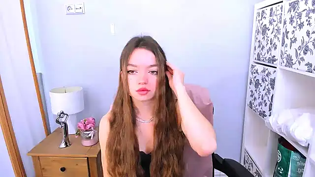 Snapshot of GraceLips chatting on 19, 3, 2025 GraceLips online show from 19, 3, 2025