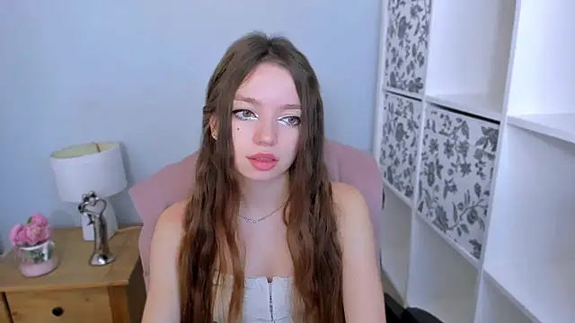 Snapshot of GraceLips chatting on 13, 10, 2025 GraceLips online show from 13, 10, 2025