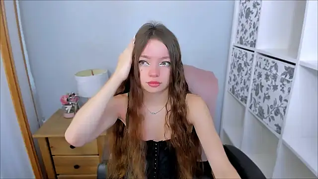 Snapshot of GraceLips chatting on 18, 10, 2025 GraceLips online show from 18, 10, 2025