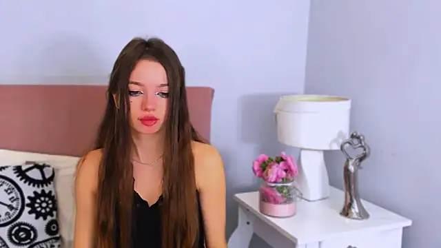 Snapshot of GraceLips chatting on 19, 10, 2025 GraceLips online show from 19, 10, 2025