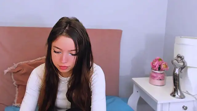 Snapshot of GraceLips chatting on 20, 10, 2025 GraceLips online show from 20, 10, 2025