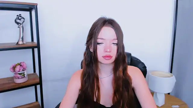 Snapshot of GraceLips chatting on 27, 10, 2025 GraceLips online show from 27, 10, 2025