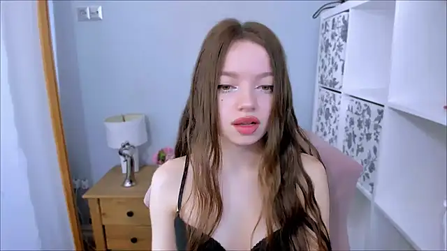 Snapshot of GraceLips chatting on 20, 12, 2025 GraceLips online show from 20, 12, 2025