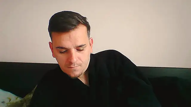 Snapshot of Huge_cock22cm chatting on 18, 11, 2025 Huge cock22cm online show from 18, 11, 2025