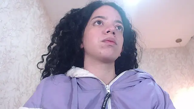 Snapshot of EmmaCowperr chatting on 5, 1, 2025 EmmaCowperr online show from 5, 1, 2025