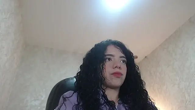 Snapshot of EmmaCowperr chatting on 9, 1, 2025 EmmaCowperr online show from 9, 1, 2025