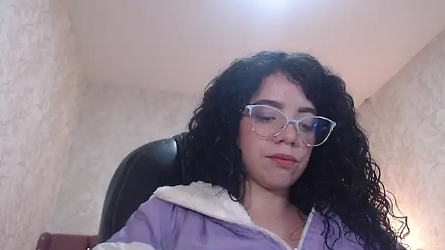 Snapshot of EmmaCowperr chatting on 9, 1, 2025 EmmaCowperr online show from 9, 1, 2025